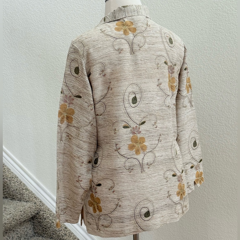 Chic Beige Silk Floral Button Down Shirt Size 16 (Chico’s size 3) - Picture 3 of 13